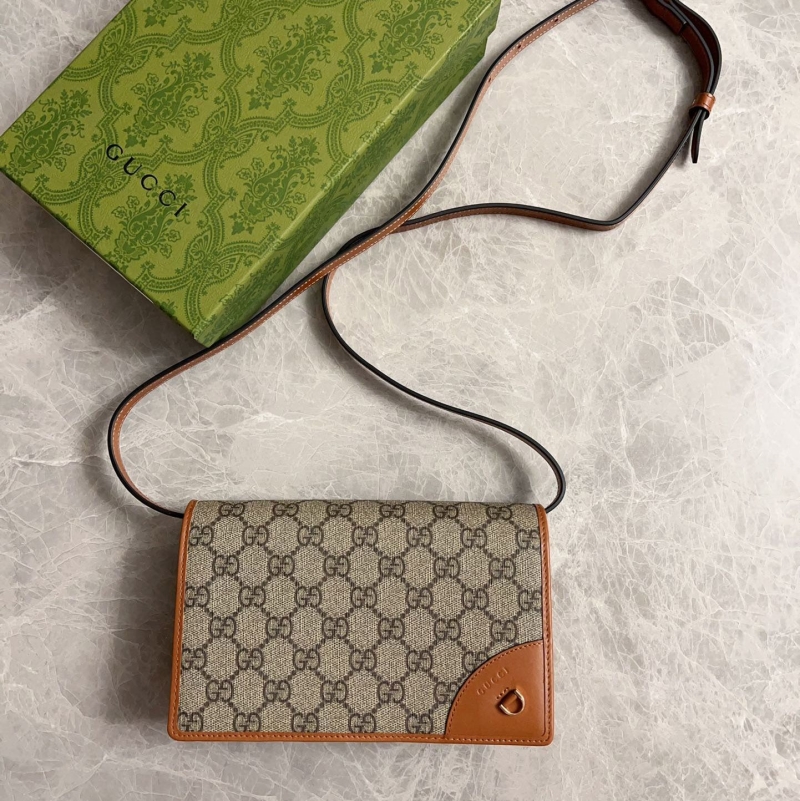 G*u*i wallets & purse